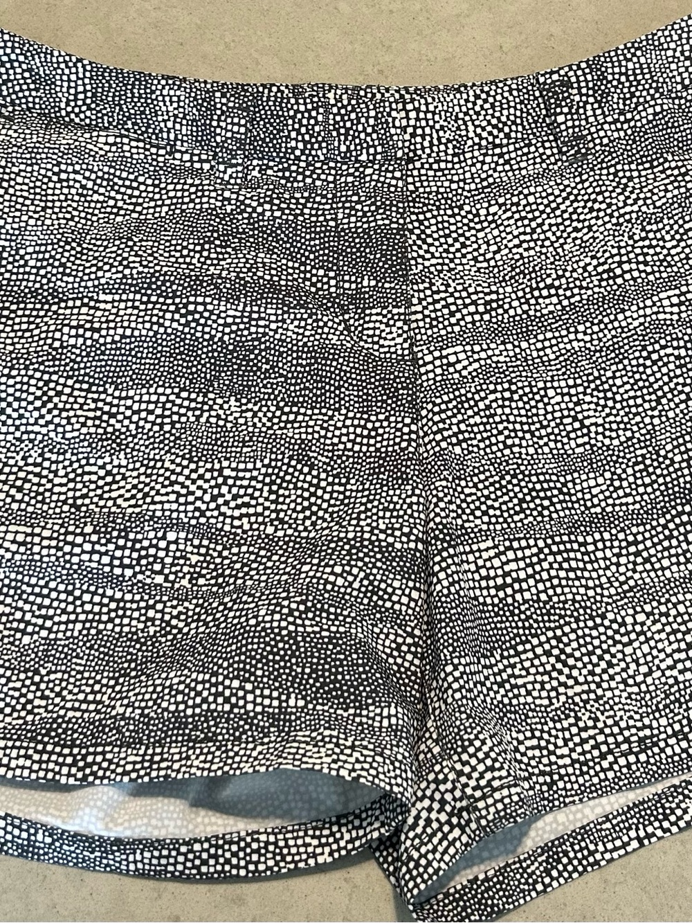 Nike Women’s Golf Shorts Size 6 Black/White